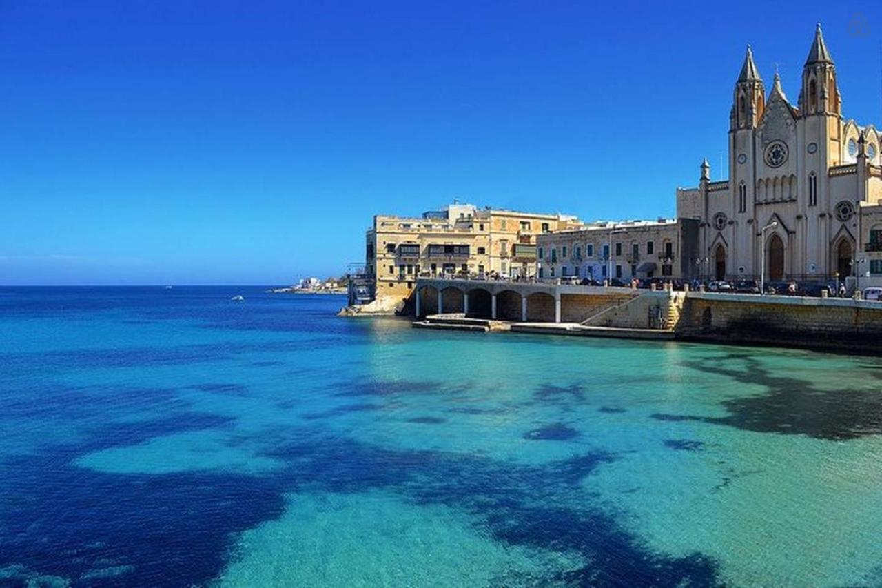 Seafront Luxury Apartment With Pool Слима Екстериор снимка