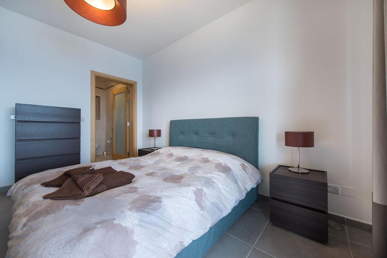Seafront Luxury Apartment With Pool Слима Екстериор снимка