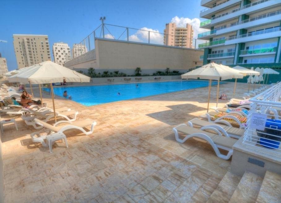 Seafront Luxury Apartment With Pool Слима Екстериор снимка