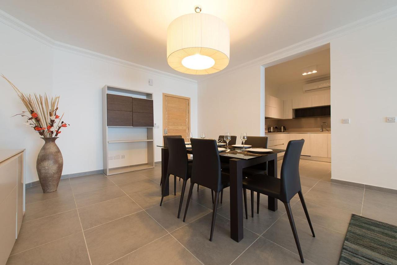 Seafront Luxury Apartment With Pool Слима Екстериор снимка