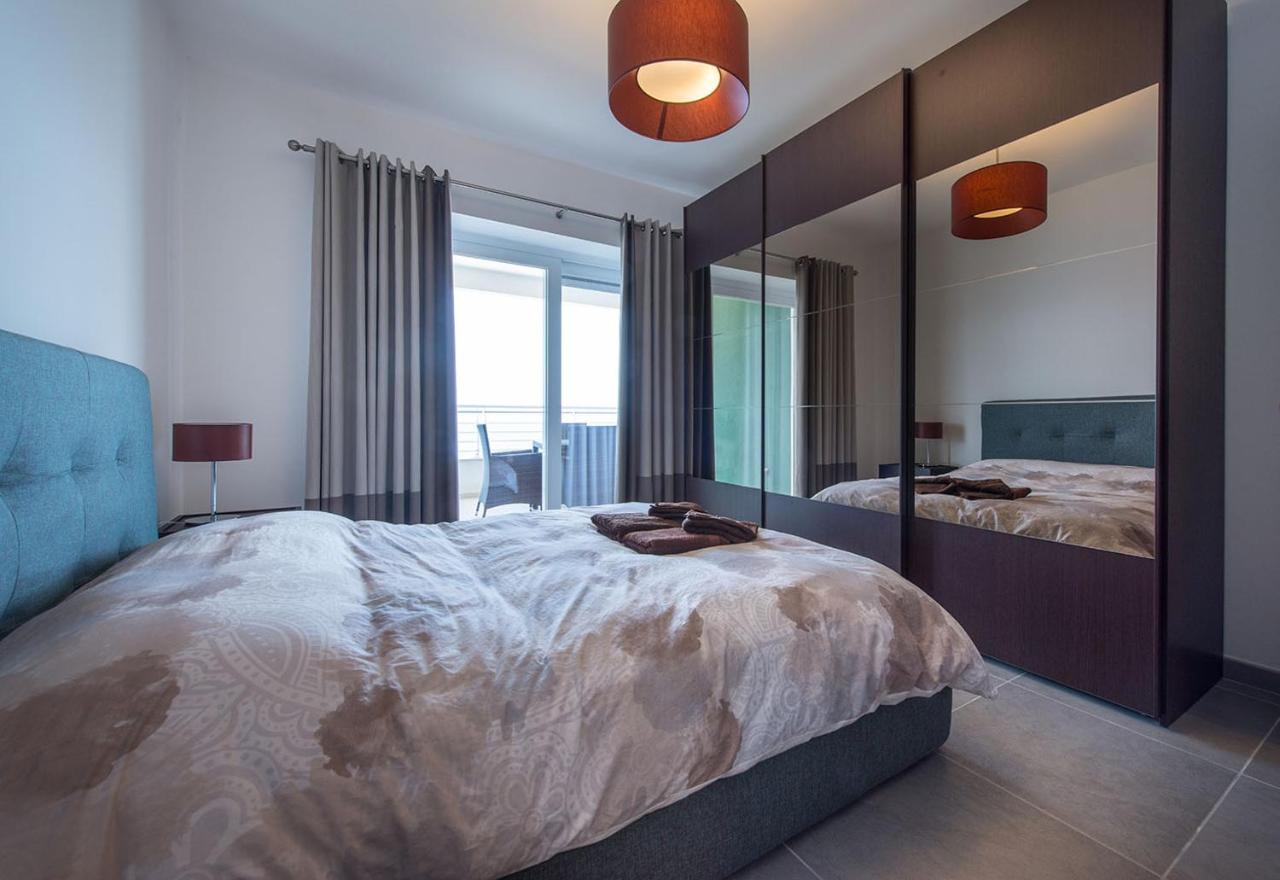 Seafront Luxury Apartment With Pool Слима Екстериор снимка