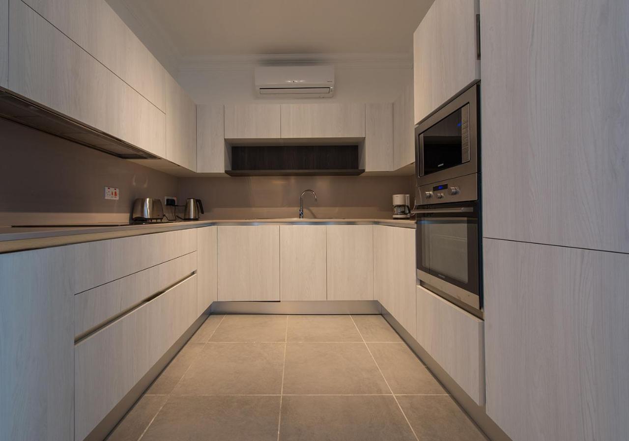 Seafront Luxury Apartment With Pool Слима Екстериор снимка